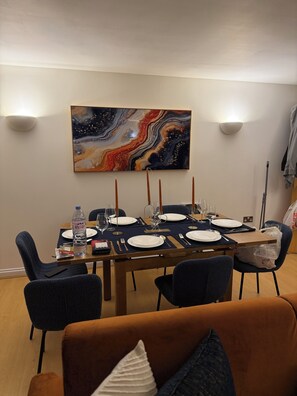 Dining - Stunning & Colourful Flat Central London Zone 1 (London)