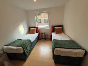 2 bedrooms, iron/ironing board, Internet, bed sheets - Stunning & Colourful Flat Central London Zone 1 (London)
