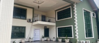 Room-flexible 8-bedroom Luxury Apartment