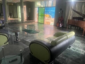 Habitación, varias habitaciones, vistas a la piscina | Interior