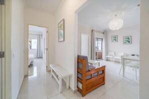 Interior - Apartment 'T2 Superior' with Shared Pool, Wi-Fi and Air Conditioning (Portimão)