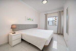 2 bedrooms, iron/ironing board, WiFi, bed sheets - Apartment 'T2 Superior' with Shared Pool, Wi-Fi and Air Conditioning (Portimão)