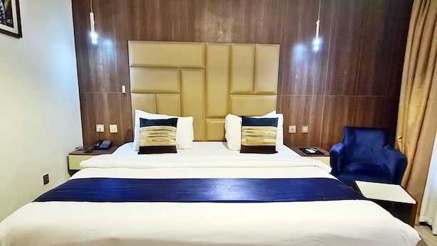 Premier Room | Desk, laptop workspace, WiFi (free) - Villa Toscana Hotel Asaba (Asaba)