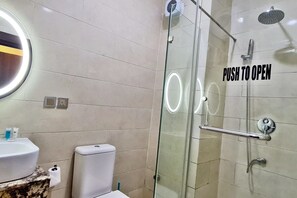 Executive Room | Bathroom - Villa Toscana Hotel Asaba (Asaba)