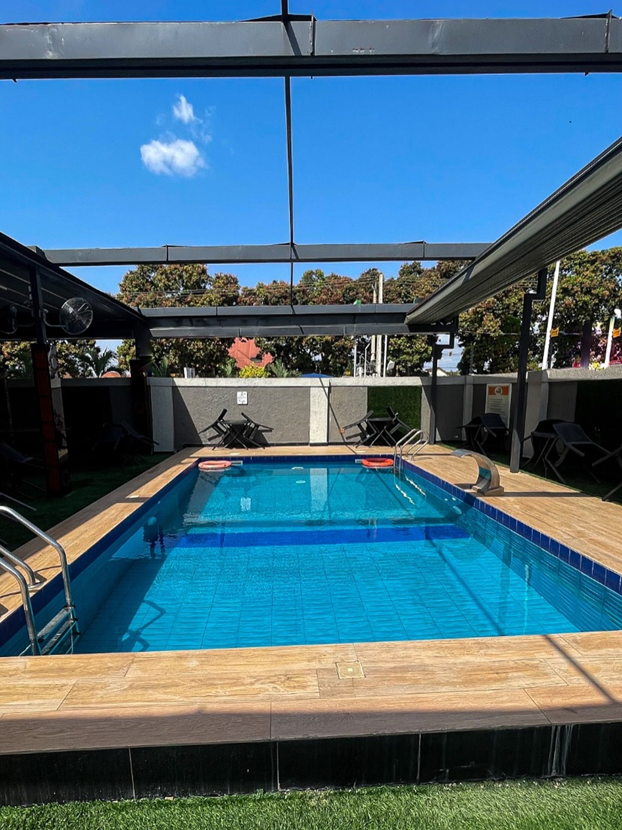 حمّام سباحة خارجي