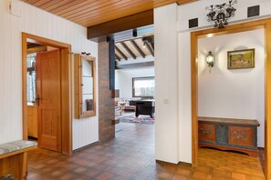 Interior - Apartment with Mountain View Steinbühl 4 – Private Terrace and Balcony (Wieden)