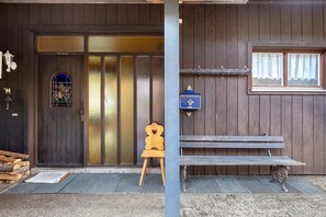 Exterior detail - Apartment with Mountain View Steinbühl 4 – Private Terrace and Balcony (Wieden)