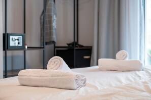 In-room safe, blackout curtains, soundproofing, free WiFi - Koasis Boutique Apartments (Kos)