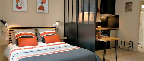 Iron/ironing board, WiFi, bed sheets