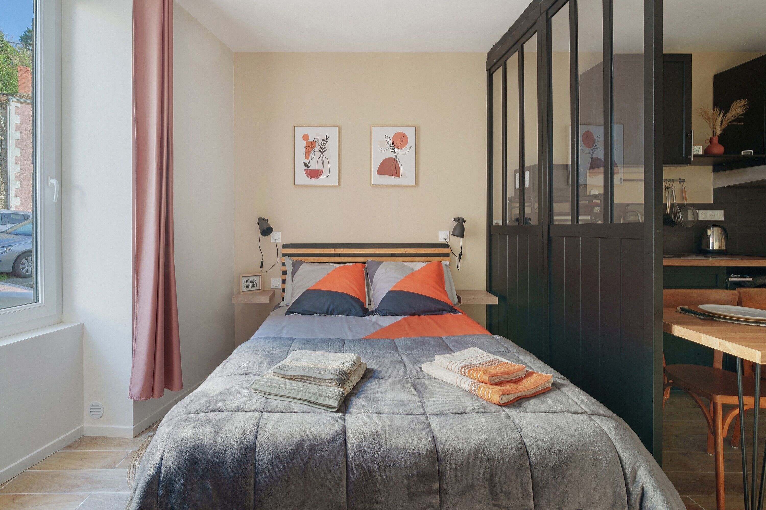 Iron/ironing board, WiFi, bed sheets