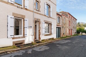 Exterior - Cozy Studio Vendée – 20 min to Puy du Fou – 15 min to Hellfest – Wi-Fi (Sèvremoine)