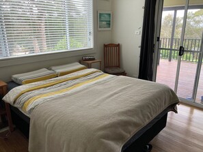 2 bedrooms, WiFi, bed sheets - House on Clearview (Hazelbrook)
