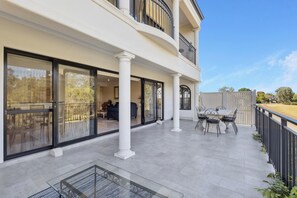 Outdoor dining - The Residence on Swan – Absolute Riverfront Family Luxury with City Views (Maylands)