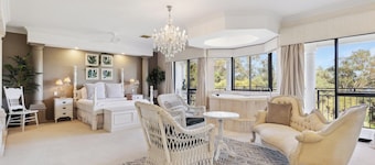 The Residence on Swan – Absolute Riverfront Family Luxury with City Views