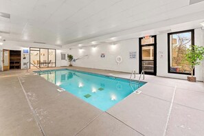 Pool - Cozy Condo with Pools Sauna Golf & Seasonal Hot Tub (Pigeon Forge)