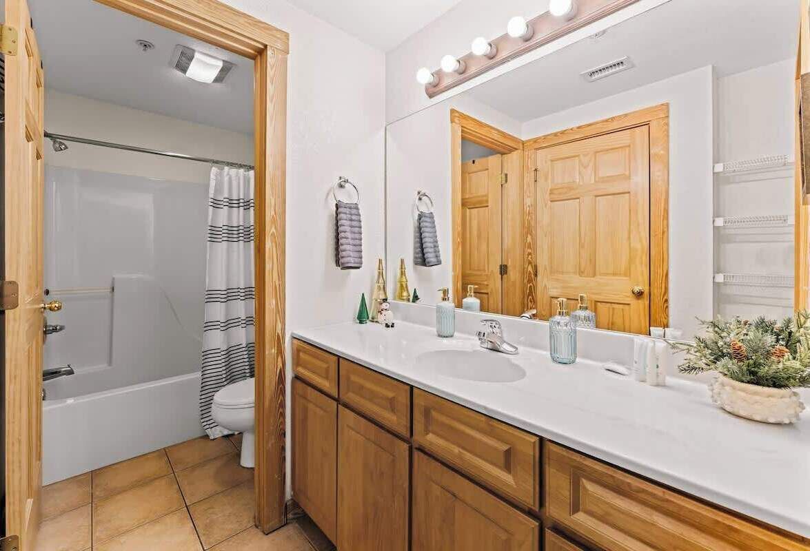 Shower, towels