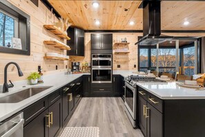 Private kitchen - Luxury Cabin Villa with Indoor, Pool Game Room, Amazing Views, Hot Tub (Gatlinburg)