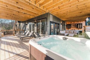 Terrace/patio - Luxury Cabin Villa with Indoor, Pool Game Room, Amazing Views, Hot Tub (Gatlinburg)