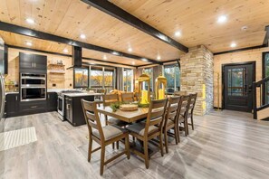 Dining - Luxury Cabin Villa with Indoor, Pool Game Room, Amazing Views, Hot Tub (Gatlinburg)