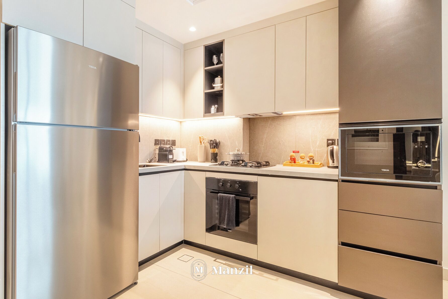 Luxury Apartment, City View | Private kitchen