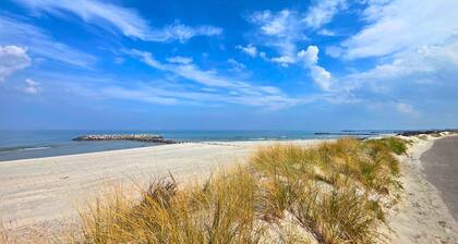 FeWo - 'Meer-Moment Sand und Seele': Apartment with Comfort, Balcony, Smart TV & More!