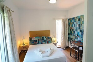 Iron/ironing board, internet, bed sheets - Casa Armonia - Charming 1-bedroom apartment with terrace and pool view (Benisa)