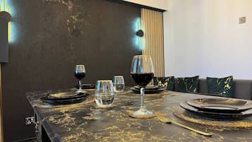 Apartment, 2 Bedrooms, City View | Dining