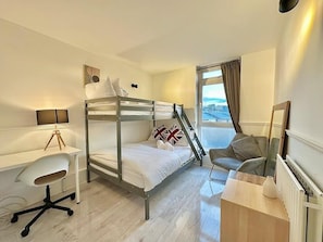 4 dormitorios, tabla de planchar con plancha, wifi gratis y ropa de cama