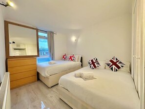 4 dormitorios, tabla de planchar con plancha, wifi gratis y ropa de cama
