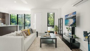 Living area - Modern 3BR House, 7min Drive to Leppington Station (Austral)