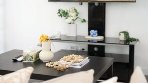 Interior - Modern 3BR House, 7min Drive to Leppington Station (Austral)