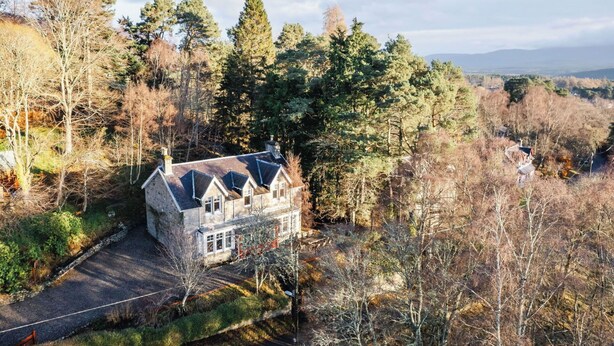Exterior - Beautiful private villa for 10 people with WIFI, TV, terrace and pets allowed (Newtonmore)