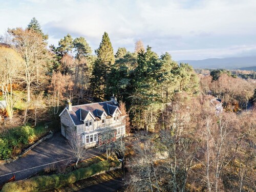 Wunderbares alleinstehendes Ferienhaus mit  W-LAN, TV, Terrasse und Haustiere erlaubt
