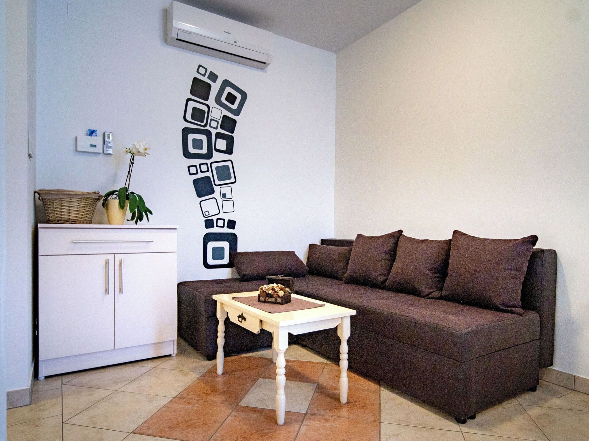Meubles, Design Intérieur, Sol, Mur, Sol, Canapé, Bois, Pièce, Salon, Appartement