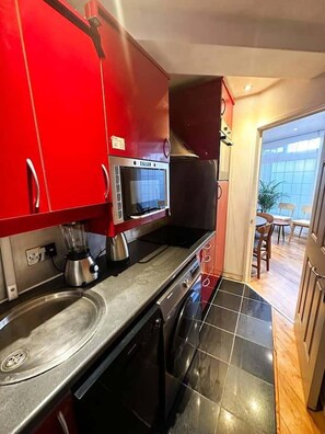 Fridge, microwave, oven, toaster - Euston Station at Your Doorstep (London)