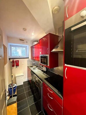 Fridge, microwave, oven, toaster - Euston Station at Your Doorstep (London)