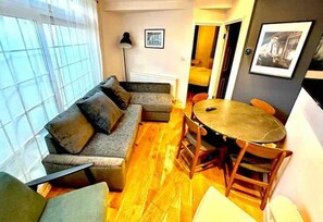 Living area - Euston Station at Your Doorstep (London)