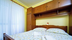 2 bedrooms, travel cot, free WiFi - Beautiful apartment for 4 people with A/C, WIFI, TV, terrace and pets allowed (Senj)