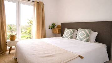 5 soveværelser, skrivebord, strygejern/strygebræt, weekendseng