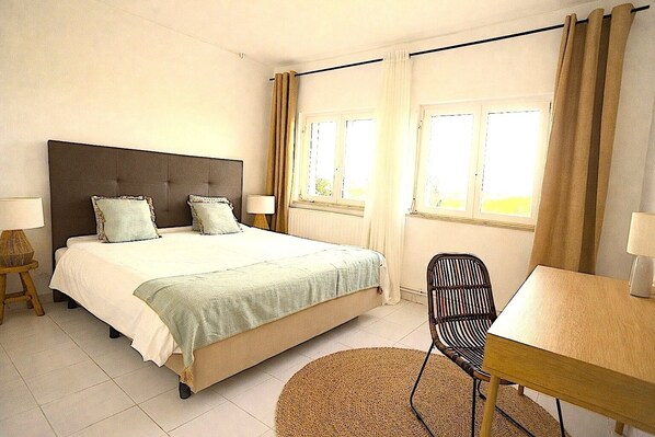 5 bedrooms, desk, iron/ironing board, travel cot
