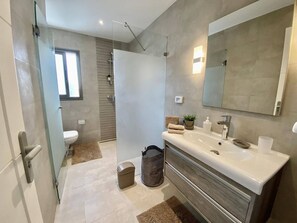 Apartamento, 2 habitaciones, fumadores, balcón | Baño