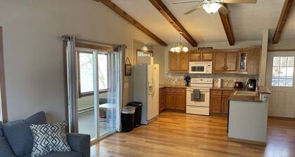 Sunset Cabin 4-bedroom cabin in adorable Dassel perfect for relaxing getaways
