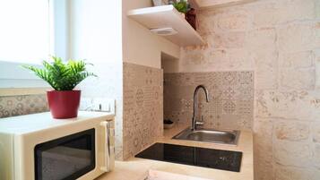 Comfort huis, uitzicht op de stad | Privékeuken | Een koelkast, een microgolfoven, een kookplaat, een kinderstoel