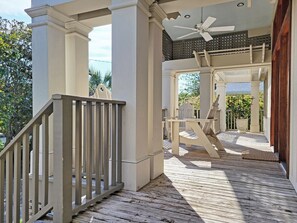 Terrace/patio - Vintage Canal Front Beach House, Private Dock, Easy Walk to Beach, Fire Pit (Pawleys Island)