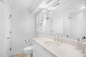 Hair dryer - Vintage Canal Front Beach House, Private Dock, Easy Walk to Beach, Fire Pit (Pawleys Island)