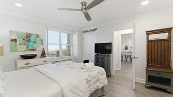 Condo, 1 Queen Bed with Sofa bed, Balcony, City View (Downtown Delight) | 1 bedroom, individually decorated, individually furnished