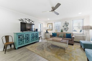 Condo, 1 Queen Bed with Sofa bed, Balcony, City View (Downtown Delight) | Living area - Downtown Delight For 4 (Atlanta)
