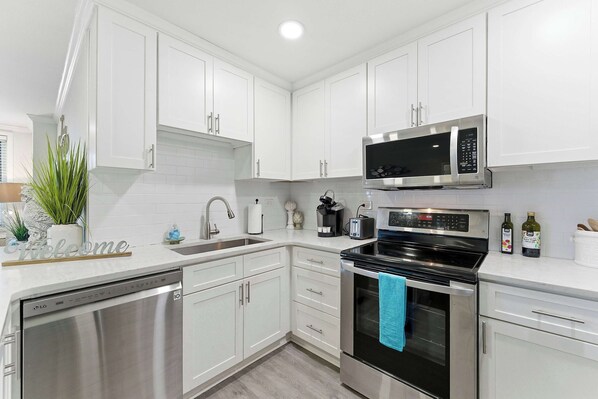 Condo, 1 Queen Bed with Sofa bed, Balcony, City View (Downtown Delight) | Private kitchen - Downtown Delight For 4 (Atlanta)