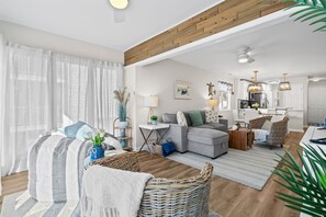 Smart TV - 10% off 3-7 nights 6/3-8/29, 2BR 2BA Waterway property NMB. Pool. (North Myrtle Beach)