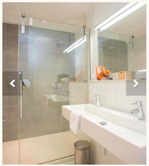 Shower, hair dryer, towels - Penthouse apartment Winterberg (10 pers) (Winterberg)
